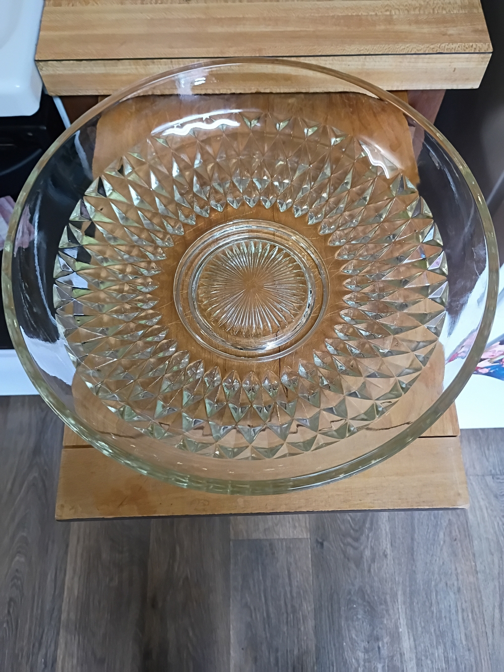 vintage Indiana glass large serving or salad bowl With Diamond Point Design